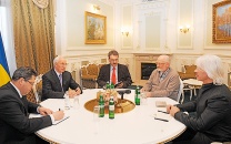 Встреча Дмитрия Хворостовского и Владимира Симонова с Премьер-министром Украины Николаем Азаровым 18 марта 2011 г.